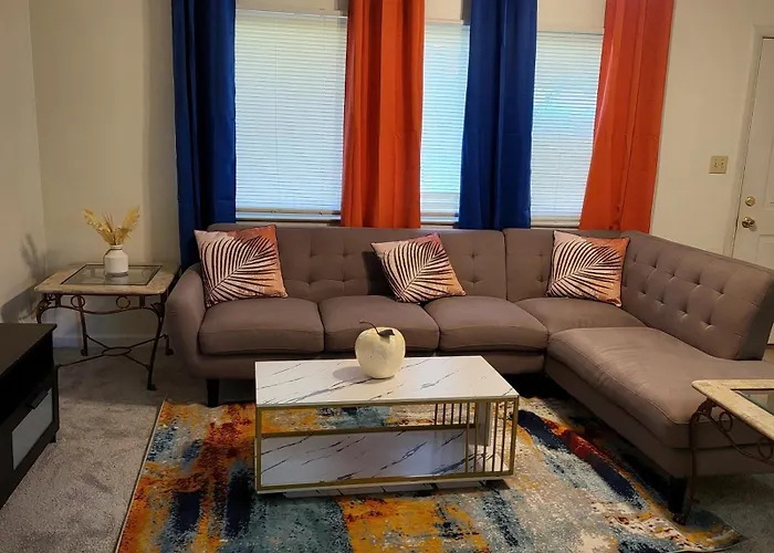 3 Bedrooms 2 Bathrooms, Free Driveway Parking, 2 Min To Ohio State Univrrsity, Ac, Free Wi-Fi, Washer And Dryer, Expocenter, Bus Stop, University Shuttle, Riverside Methodist Hospital