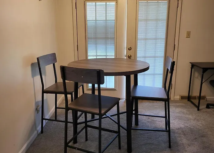 3 Bedrooms 2 Bathrooms, Free Driveway Parking, 2 Min To Ohio State Univrrsity, Ac, Free Wi-Fi, Washer And Dryer, Expocenter, Bus Stop, University Shuttle, Riverside Methodist Hospital