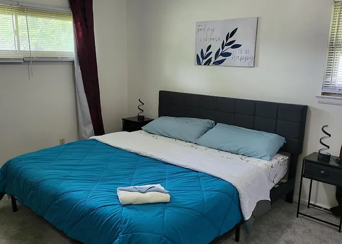 3 Bedrooms 2 Bathrooms, Free Driveway Parking, 2 Min To Ohio State Univrrsity, Ac, Free Wi-Fi, Washer And Dryer, Expocenter, Bus Stop, University Shuttle, Riverside Methodist Hospital