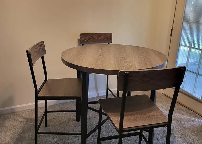 3 Bedrooms 2 Bathrooms, Free Driveway Parking, 2 Min To Ohio State Univrrsity, Ac, Free Wi-Fi, Washer And Dryer, Expocenter, Bus Stop, University Shuttle, Riverside Methodist Hospital