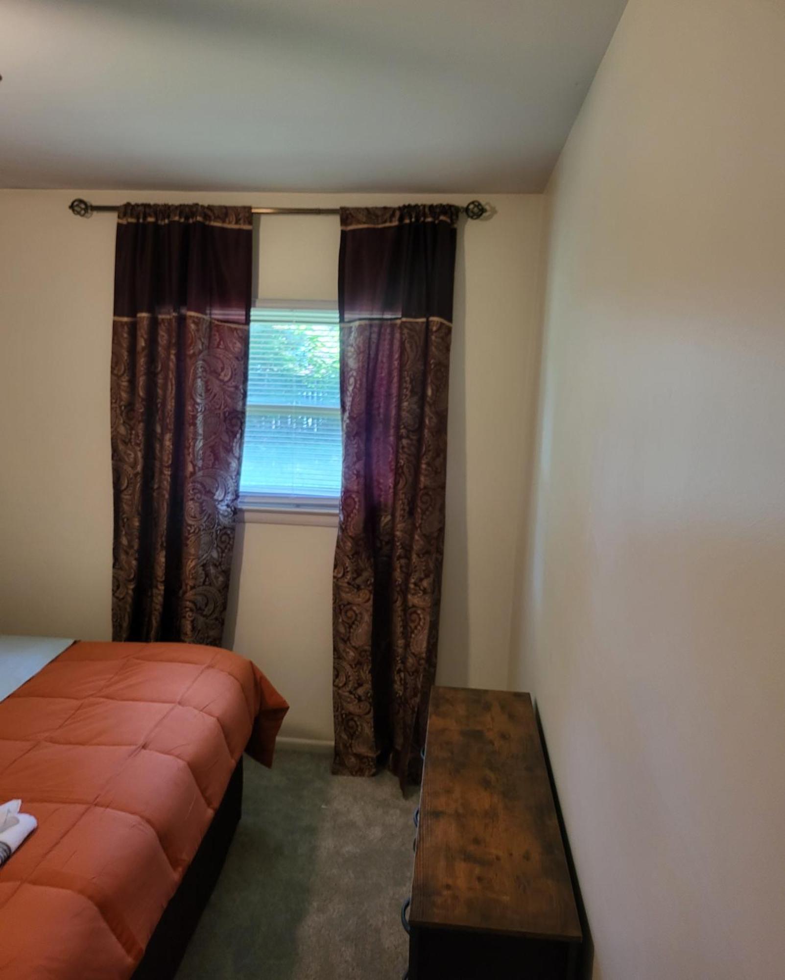 Apartment 3 Bedrooms 2 Bathrooms, Free Driveway Parking, 2 Min To Ohio State Univrrsity, Ac, Free Wi-fi, Washer And Dryer, Expocenter, Bus Stop, Shuttle, Riverside Methodist Hospital
