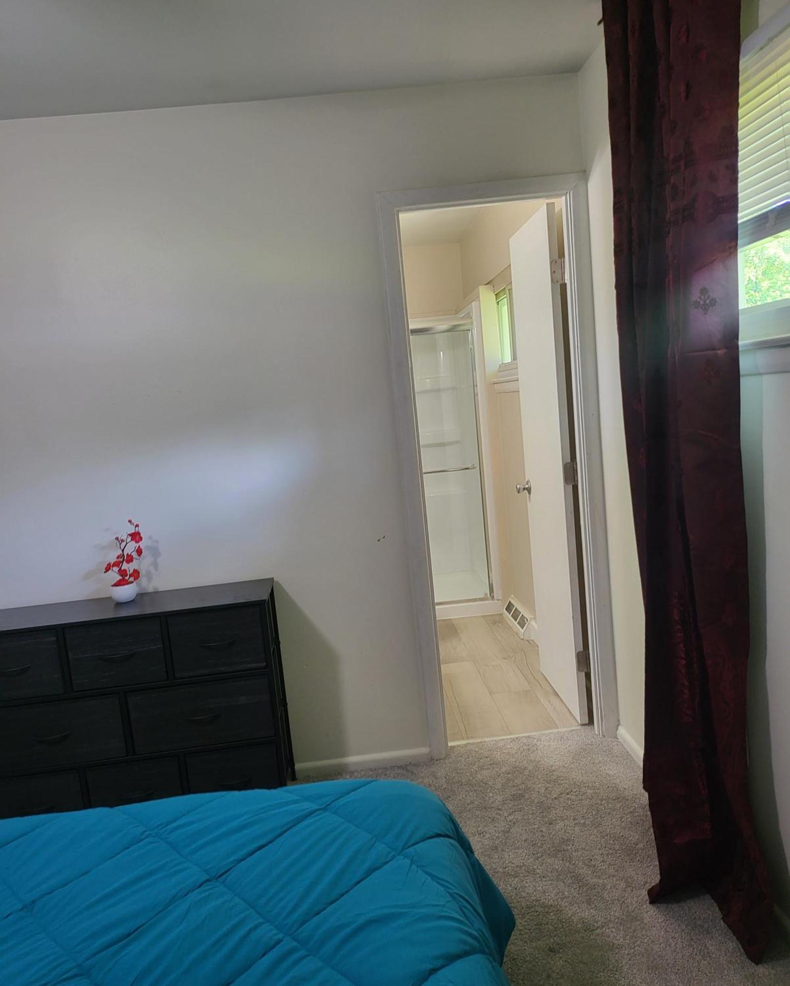 3 Bedrooms 2 Bathrooms, Free Driveway Parking, 2 Min To Ohio State Univrrsity, Ac, Free Wi-fi, Washer And Dryer, Expocenter, Bus Stop, Shuttle, Riverside Methodist Hospital *