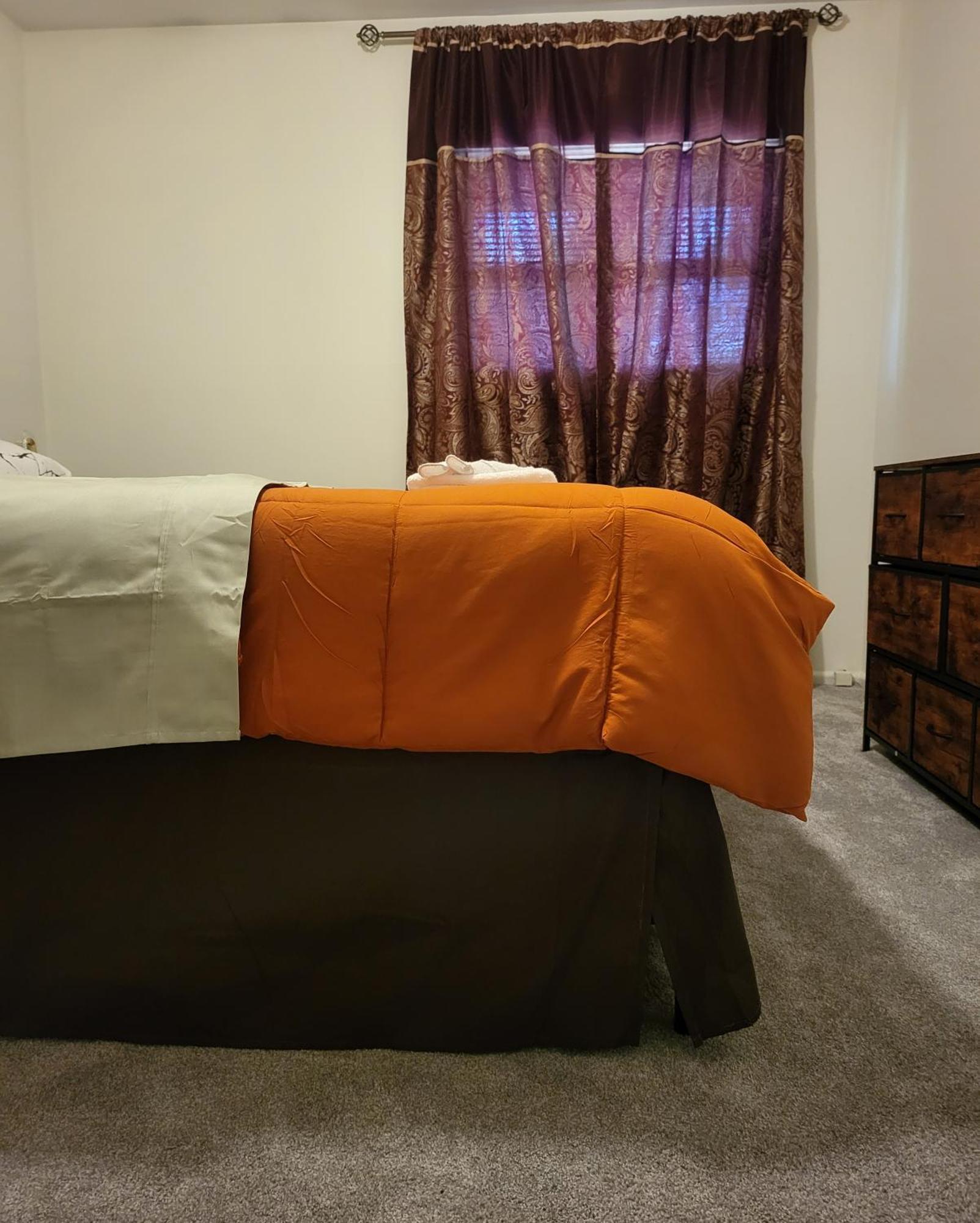 Apartment 3 Bedrooms 2 Bathrooms, Free Driveway Parking, 2 Min To Ohio State Univrrsity, Ac, Free Wi-fi, Washer And Dryer, Expocenter, Bus Stop, Shuttle, Riverside Methodist Hospital *