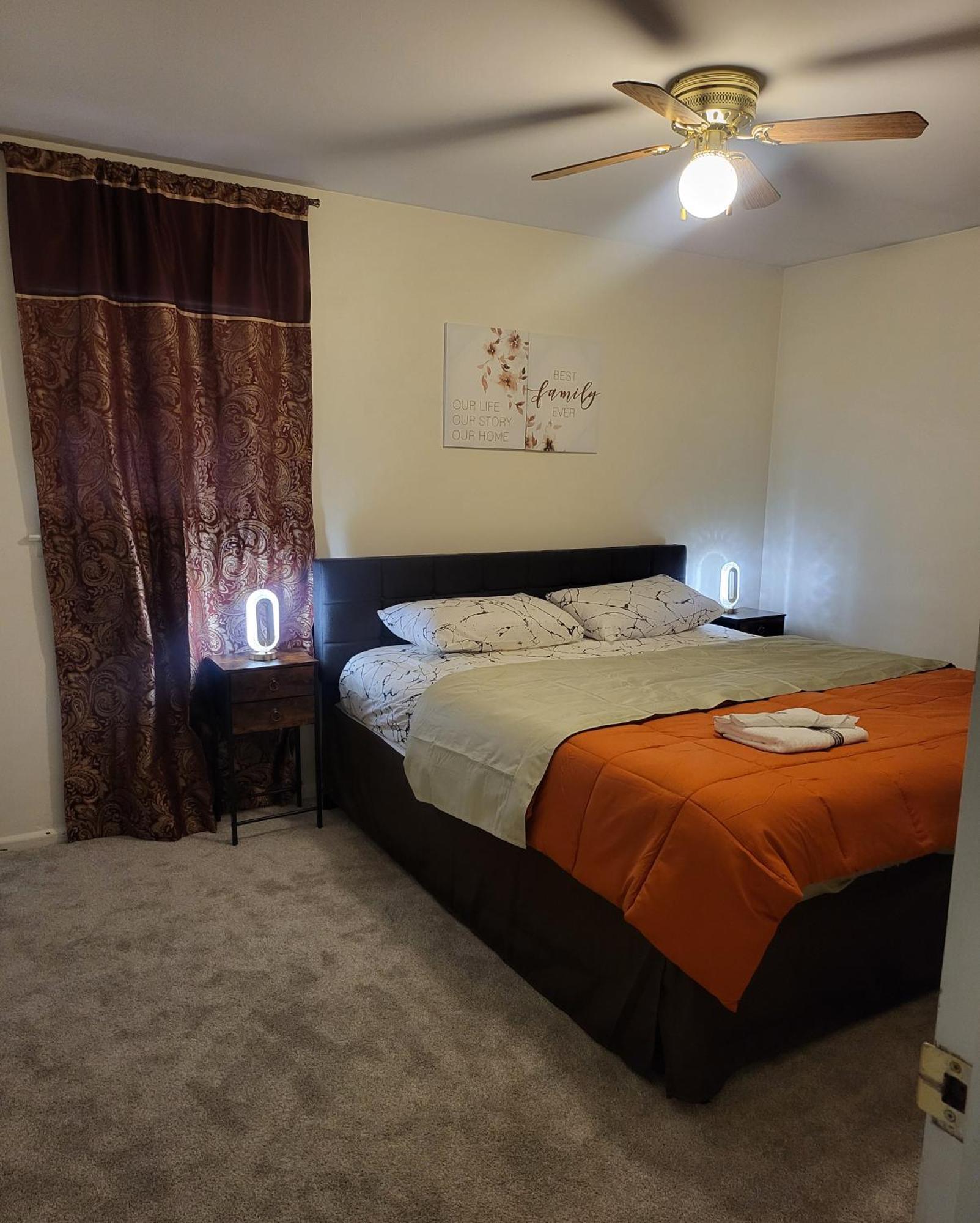 Apartment 3 Bedrooms 2 Bathrooms, Free Driveway Parking, 2 Min To Ohio State Univrrsity, Ac, Free Wi-fi, Washer And Dryer, Expocenter, Bus Stop, Shuttle, Riverside Methodist Hospital