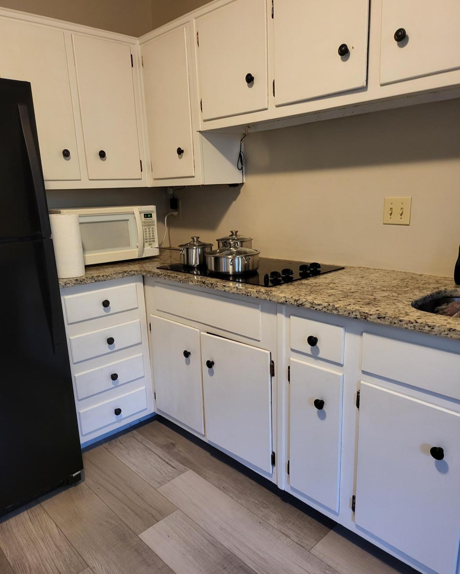Apartment 3 Bedrooms 2 Bathrooms, Free Driveway Parking, 2 Min To Ohio State Univrrsity, Ac, Free Wi-fi, Washer And Dryer, Expocenter, Bus Stop, Shuttle, Riverside Methodist Hospital *