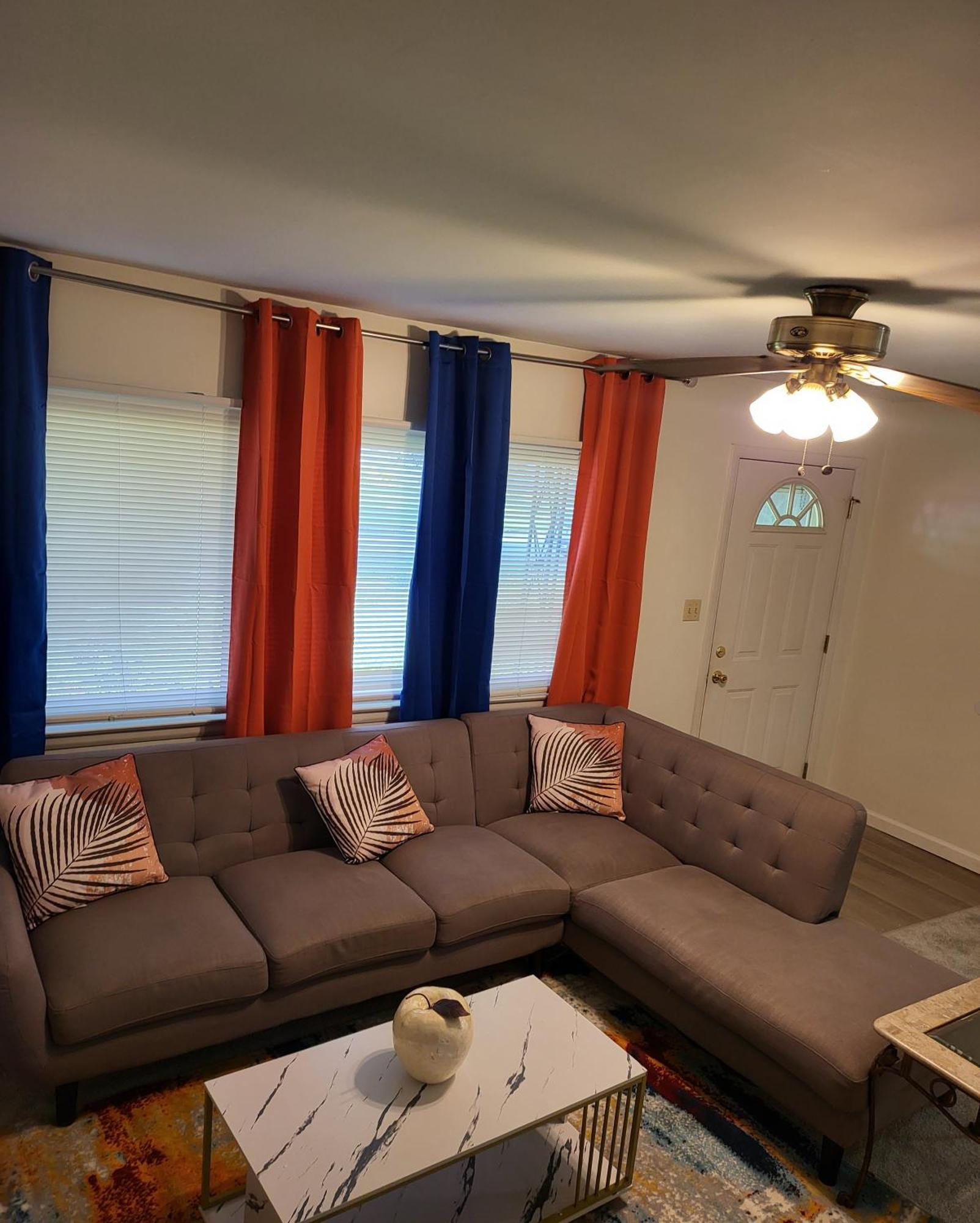 3 Bedrooms 2 Bathrooms, Free Driveway Parking, 2 Min To Ohio State Univrrsity, Ac, Free Wi-fi, Washer And Dryer, Expocenter, Bus Stop, Shuttle, Riverside Methodist Hospital Apartment *