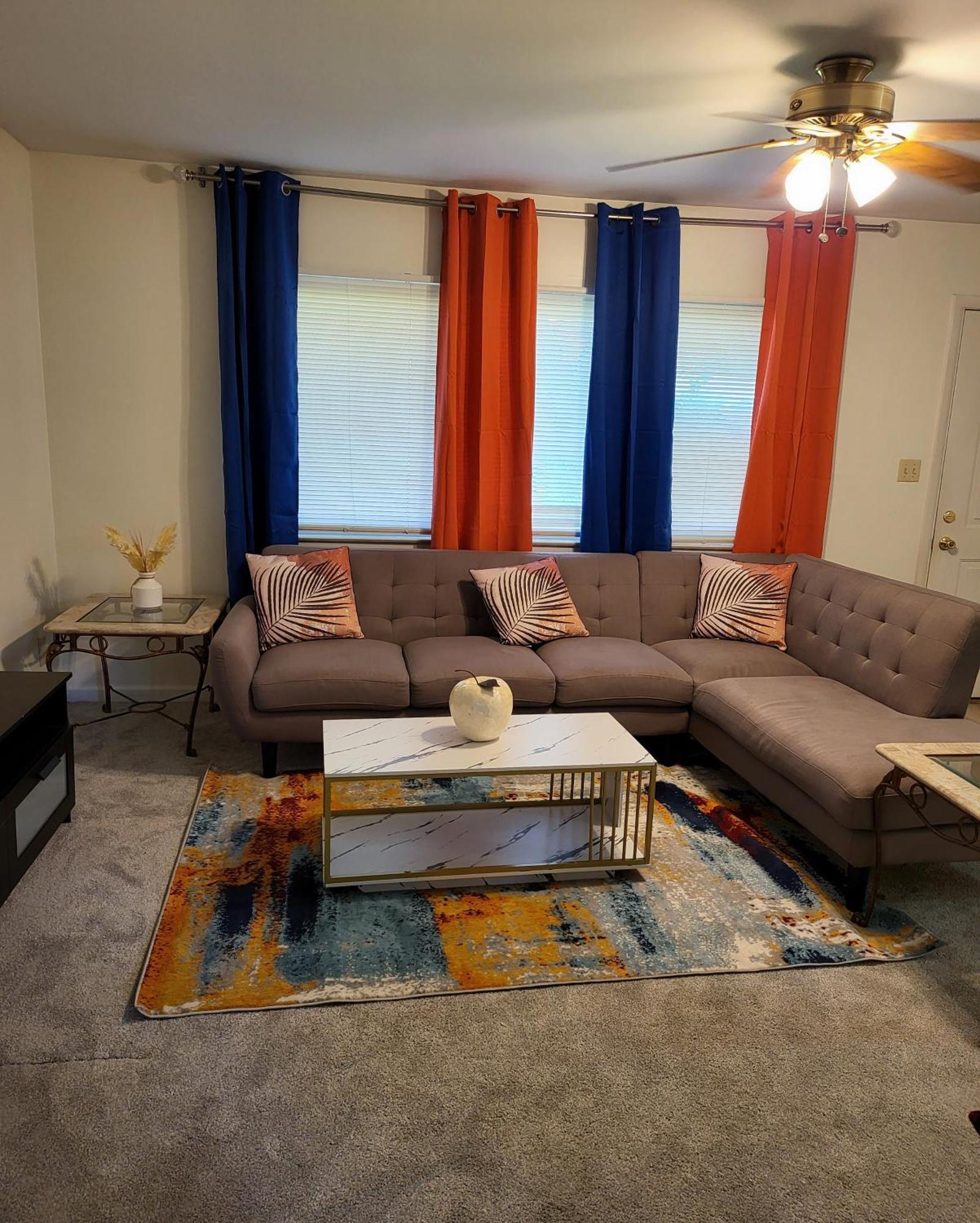 3 Bedrooms 2 Bathrooms, Free Driveway Parking, 2 Min To Ohio State Univrrsity, Ac, Free Wi-fi, Washer And Dryer, Expocenter, Bus Stop, Shuttle, Riverside Methodist Hospital Apartment *