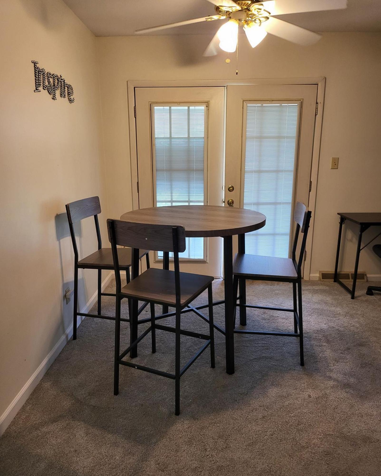 Apartment 3 Bedrooms 2 Bathrooms, Free Driveway Parking, 2 Min To Ohio State Univrrsity, Ac, Free Wi-fi, Washer And Dryer, Expocenter, Bus Stop, Shuttle, Riverside Methodist Hospital