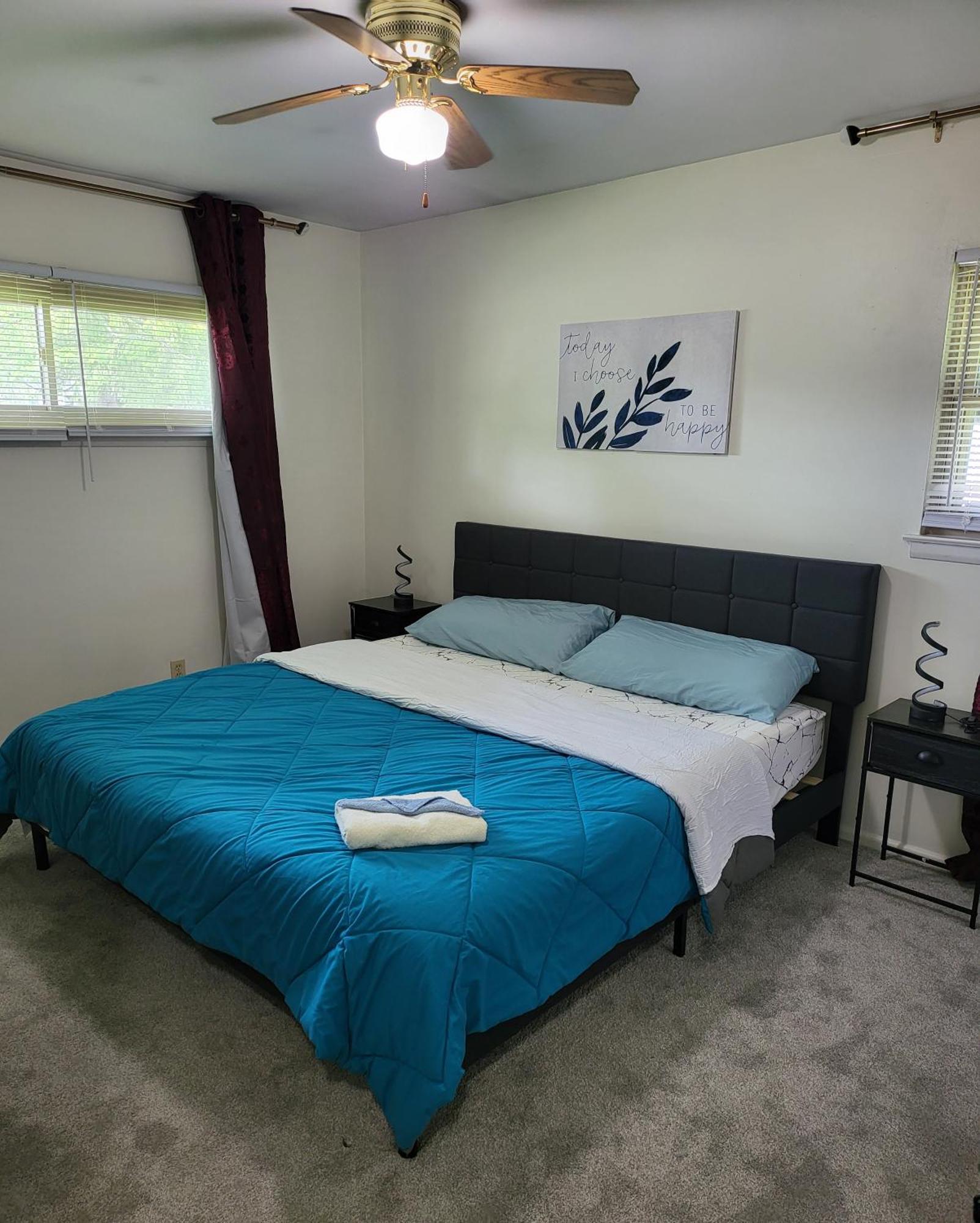 3 Bedrooms 2 Bathrooms, Free Driveway Parking, 2 Min To Ohio State Univrrsity, Ac, Free Wi-fi, Washer And Dryer, Expocenter, Bus Stop, Shuttle, Riverside Methodist Hospital *