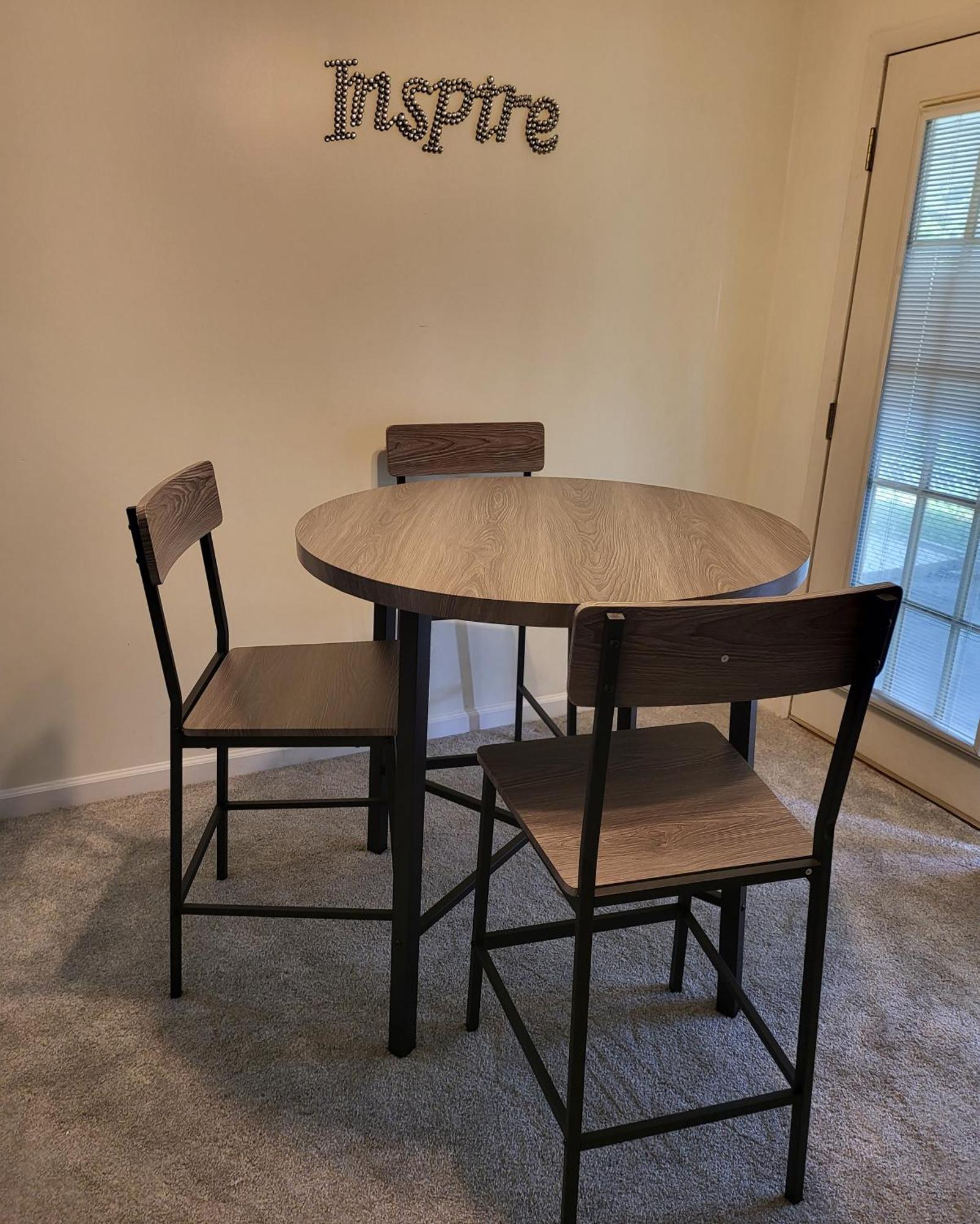3 Bedrooms 2 Bathrooms, Free Driveway Parking, 2 Min To Ohio State Univrrsity, Ac, Free Wi-fi, Washer And Dryer, Expocenter, Bus Stop, Shuttle, Riverside Methodist Hospital * Columbus
